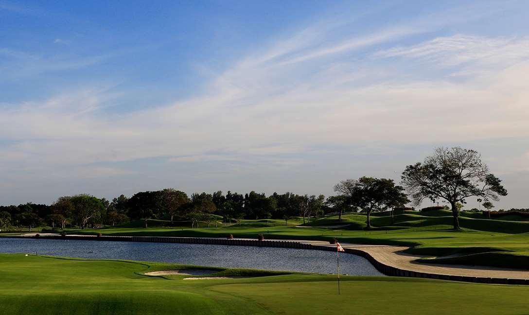Dusit Thani Laguna Singapore Exterior photo The 17th hole at the 2013 PGA Championship