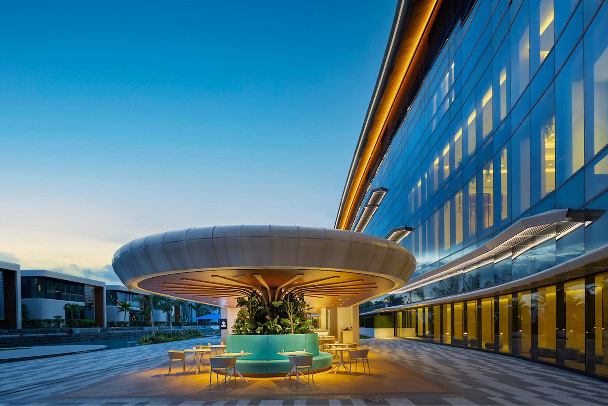 Dusit Thani Laguna Singapore Exterior photo The "Tree" at the heart of the campus