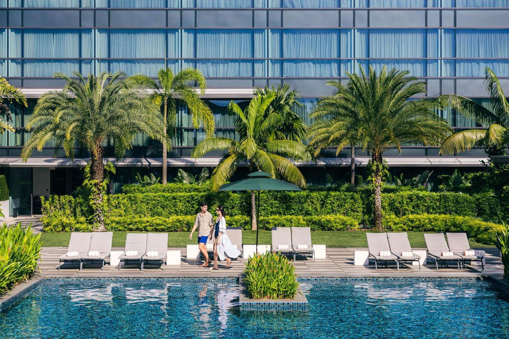 Dusit Thani Laguna Singapore Exterior photo The pool at the hotel