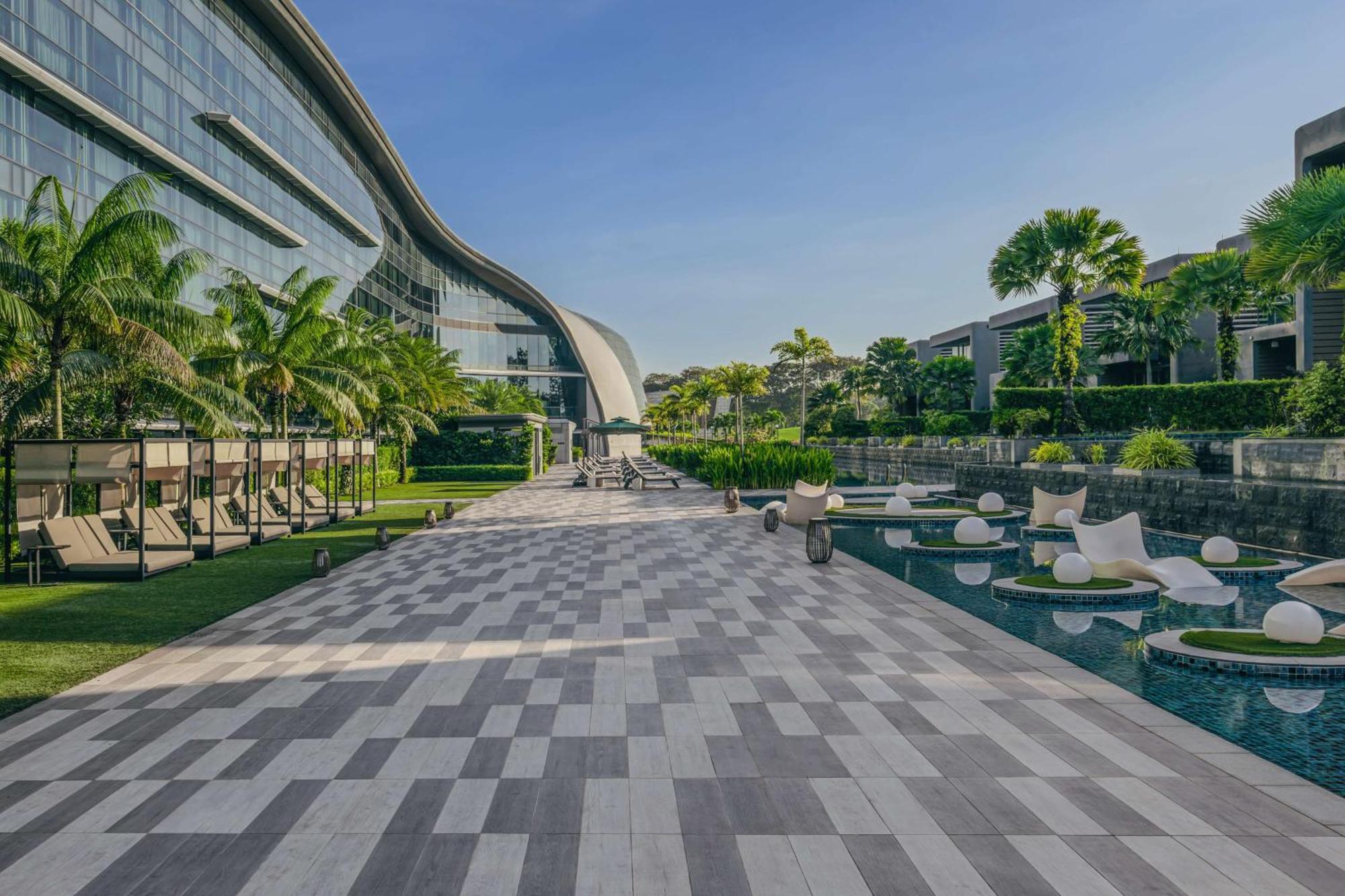 Dusit Thani Laguna Singapore Exterior photo The Park, Hyderabad