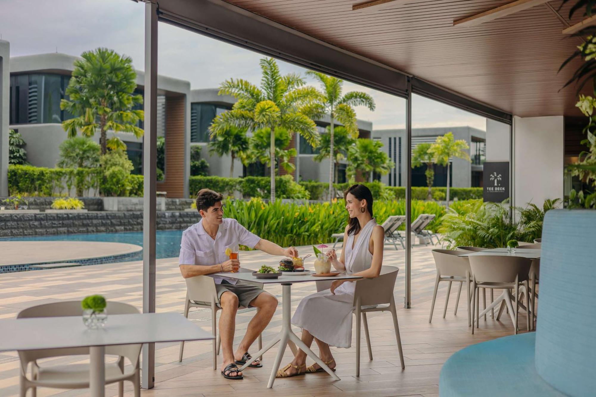 Dusit Thani Laguna Singapore Exterior photo The Beach Club